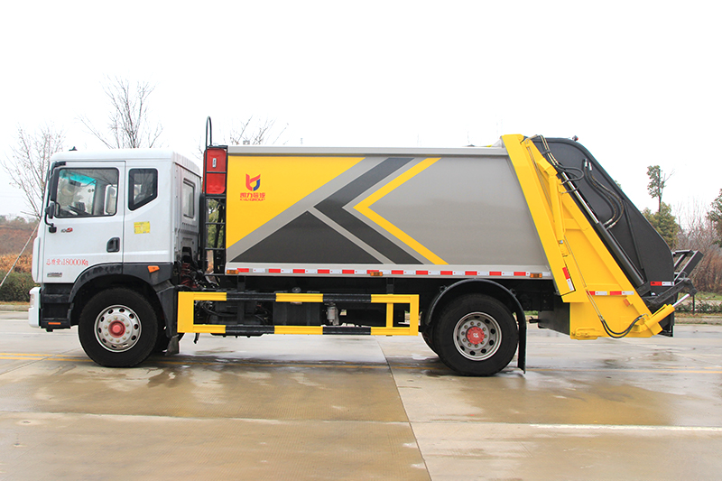 东风D9压缩式垃圾車(chē)(10方 13方 18方)