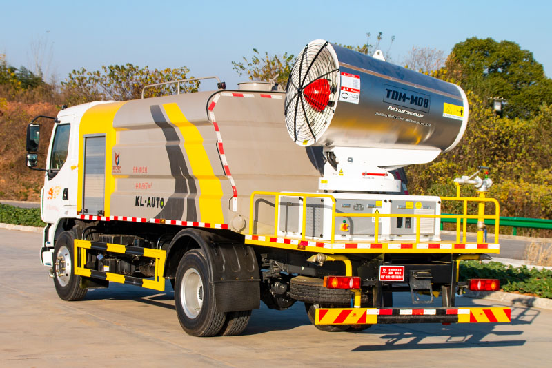 东风柳汽乘龙M3多(duō)功能(néng)抑尘車(chē)（12.5方）（60~100米雾炮）